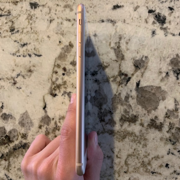 iPhone 8 Plus - Picture 2 of 4